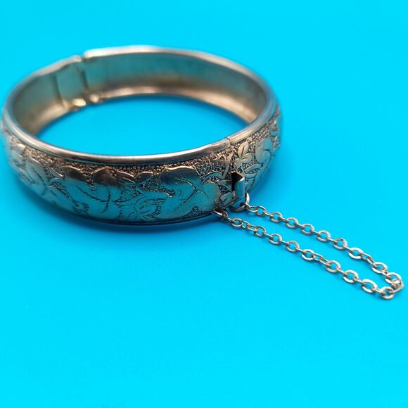 Vintage Signed Marino Gold Tone Etched Hinged Bangle Bracelet, 1950s - Picture 8 of 11